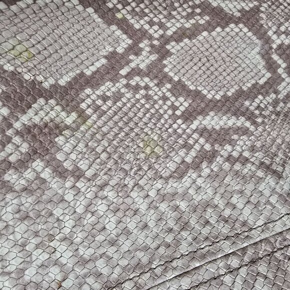 Michael Kors Snakeskin Tote Bag With Gold Hardware & Tassel Accent READ - Picture 16 of 16